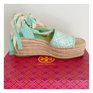 Alpargatas de cuña con monograma TORY BURCH T cuero azul niebla talla US 9 - Imagen 1 de 8