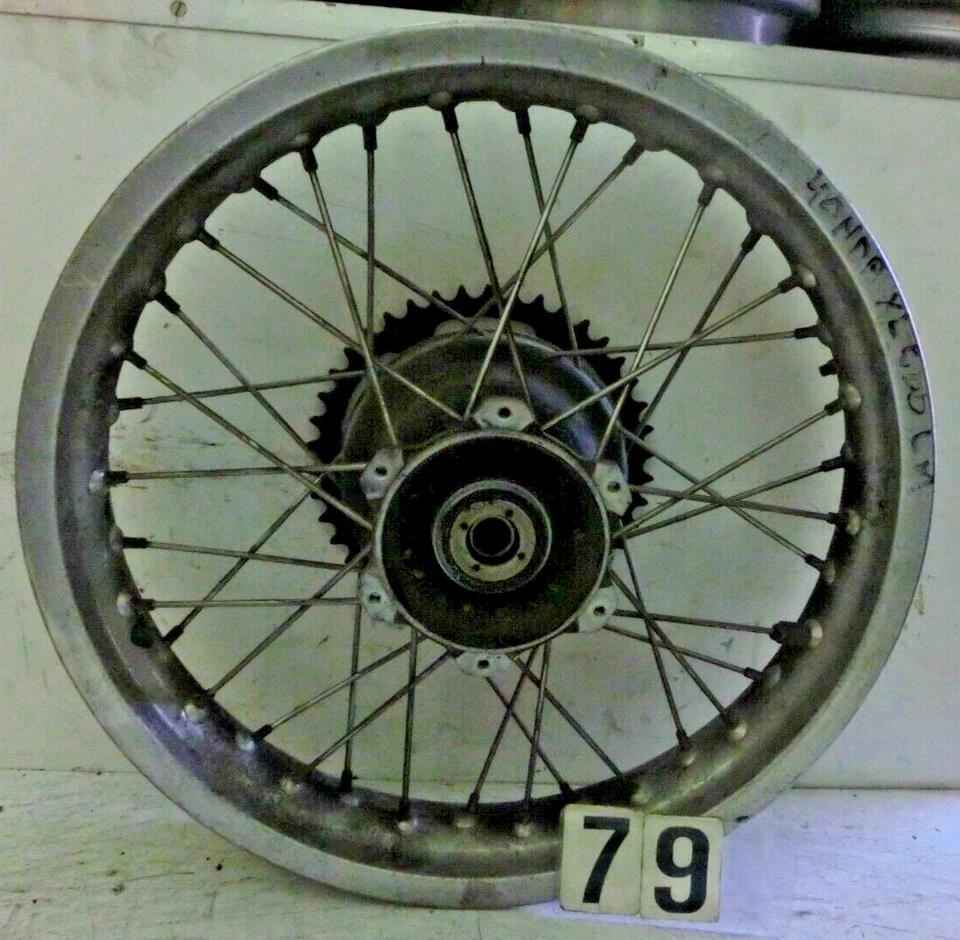 [79] CERCHIO POSTERIORE HONDA XL 600 LM  DI COLORE ARGENTO, MT 2,50 X 17 - Immagine 1 di 1