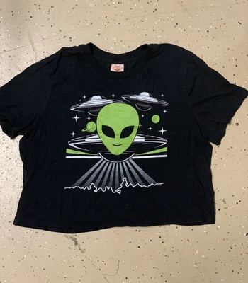 Camiseta corta YOUTH LARGE verde alienígena gráfica OVNI Stay Weird negra hippie Foto 1 de 4