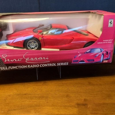 Auto radiocomandata Ferrari scala 1:10 perfettamente funzionante mai aperta... - Immagine 1 di 4
