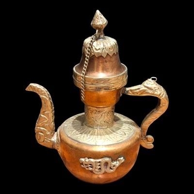 Antigua tetera tibetana pequeña con tapa de cobre con mantequilla de café de 6 1/2" de alto Foto 1 de 4