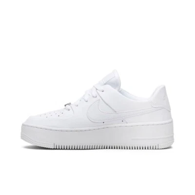 Nike Wmns Air Force 1 Sage 'Triple Blanco' Zapatos de tabla bajos AR5339-100- Foto 1 de 4