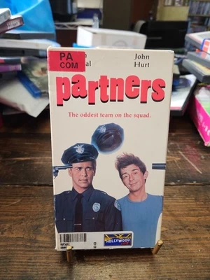 Partners (VHS, 1995 Ex-Rental) - Imagem 1 de 4