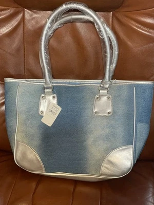 Bolso de Mano Vintage Y2K Neiman Marcus Grande Cambray Jean Denim con Borde Plateado Foto 1 de 4