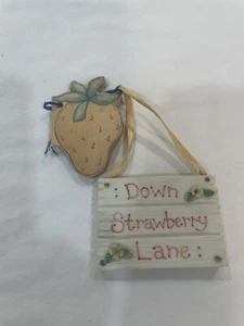 Vintage 1995 Enesco Cherished Teddies Down Strawberry Lane - Picture 1 of 6