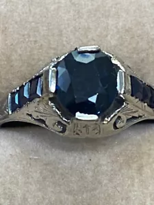 1.5 CARATS SAPPHIRE ART DECO RING SET IN 18KT WHITE GOLD - SIZE 6 - Picture 1 of 5