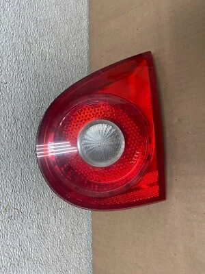 Luz trasera interior maletero Volkswagen Golf 2006-2009 pasajero derecho Rh E2439 DG1 Foto 1 de 4