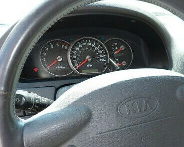 Kia Sedona: 2002, 2003, 2004, velocímetro cluster bisel Foto 1 de 4