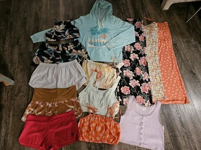 NWT-EUC Womens Roxy Billabong & Oneill BUNDLE #13 All Size Large  - Image 1 of 4