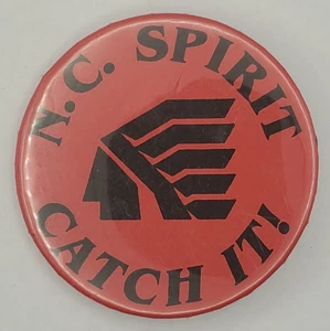 Vintage North Carolina Spirit Catch It Pinback Button Indian Chief Logo - Bild 1 von 3