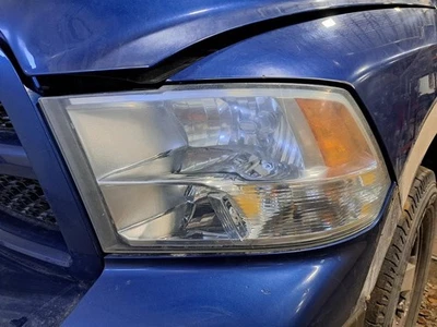 Conjunto de faros laterales del conductor Lh Ram1500 Sku #4281187 2011 Foto 1 de 4