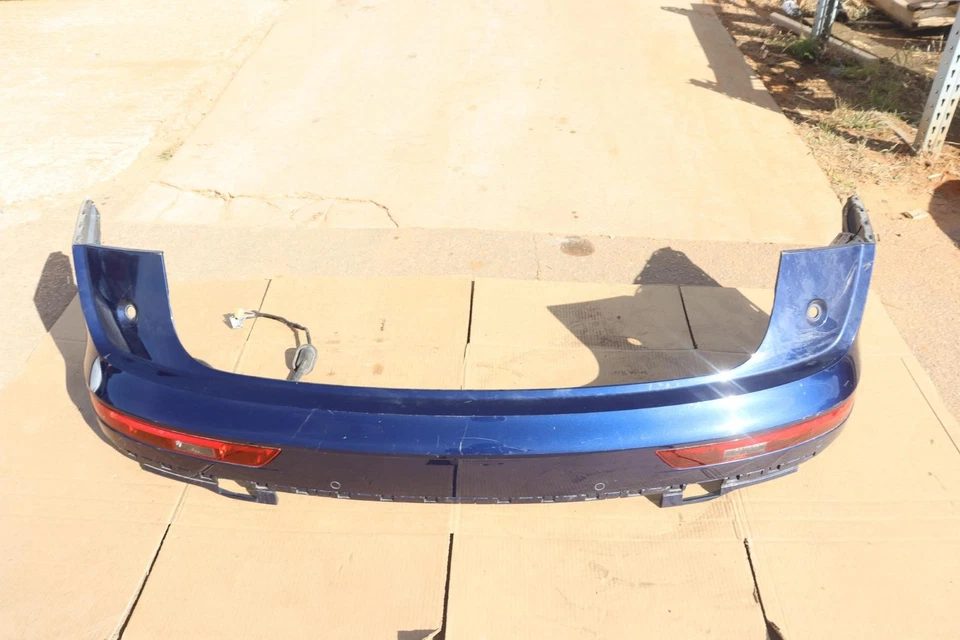 2018-2020 AUDI SQ5 PAINEL DE TAMPA DE PARA-CHOQUE TRASEIRO COM SENSORES DE ESTACIONAMENTO FABRICANTE DE EQUIPAMENTO ORIGINAL - Imagem 1 de 4