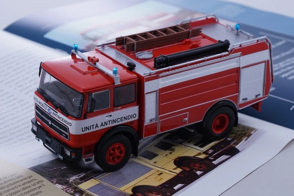 modellino Iveco vigili del fuoco 1/43 de Agostini camion d’epoca  - Immagine 1 di 1