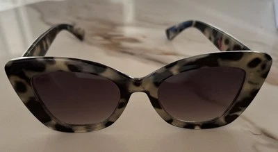 JUDITH LEIBER 灰色龟标志太阳镜渐变镜片方形“猫”镜框 — 第 1/4 张图片