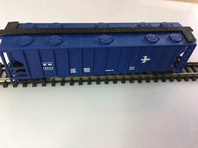 Trix Boston Maine 3 Bay Covered Hopper BM 10056 N Scale Trains - Image 1 of 4