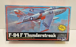B 1/72 MPC F-84 F THUNDERSTREAK #1-4215 NUOVO SIGILLATO VINTAGE MODEL KIT F84F B - Foto 1 di 2