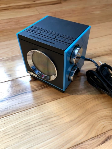 Realtone Retro Dual Alarm Clock Radio RT205 Blue. Tested. Sounds Great. Nice Cover