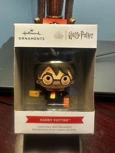Hallmark 2021 Harry Potter con boleto de tren y maleta adorno del mundo mágico - Imagen 1 de 3