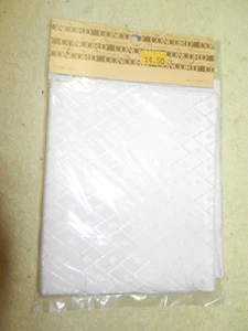 Vintage PUPPENHAUS CONCORD STOFF FÜR FENSTERBEHANDLUNGEN MIT ANWEISUNGEN - WEISS - Bild 1 von 2
