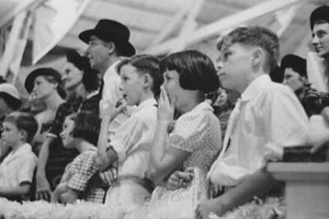 Louisiana Fair Magician Watching 1930s 4x6 Reprint Of Old Photo - Bild 1 von 1