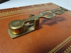 Antike Messing Gold Sovereign Waage - Bild 1 von 13