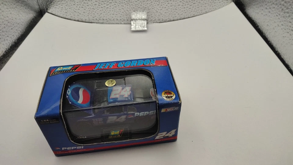 Jeff Gordon #24 1999 Revell Pepsi 1/64 nuevo en estuche/caja de plástico Foto 1 de 1