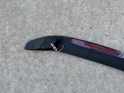 Alerón para Honda Civic 2017 con luz Foto 1 de 4