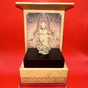 KUAN YIN STATUE GÖTTLICHER GEBER DES MITGEFÜHLS FIGUR IN VITRINE - Bild 1 von 10