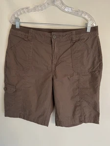 St. John's Bay Brown Bermuda Shorts Cargo Pocket Cotton Spandex Size 14 32x10 - Picture 1 of 3