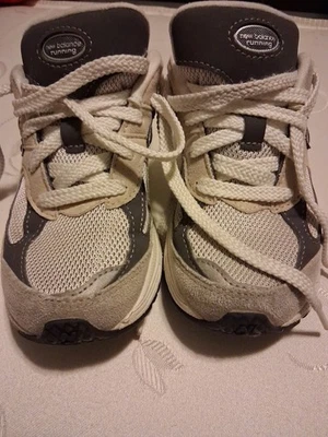 Zapatos para correr New Balance Ruuning 2002 R para niños pequeños talla 12,5 EE. UU. Cm 18 Foto 1 de 4