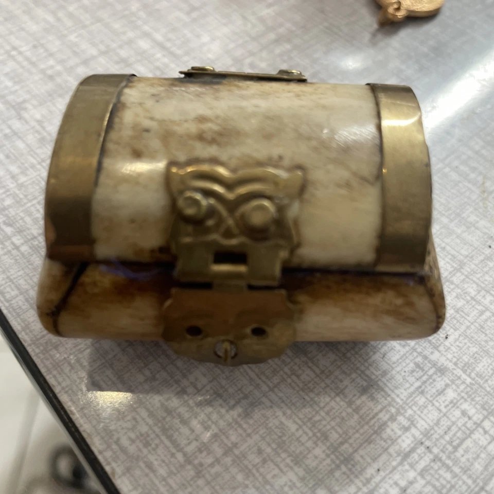 Petit Coffre Ancien  - Photo 1/4