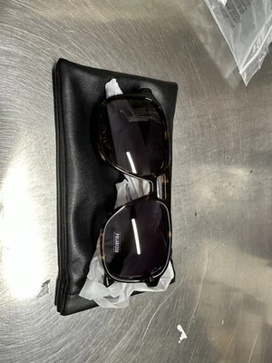 Gafas de sol Quay On the Fly marco tortuga, lentes polarizadas de humo Foto 1 de 2