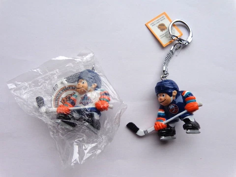 VINTAGE NHL NEW YORK ISLANDERS  LiL Sports Brat Key Chains 2 STYLES / 2 Pc. Lot Cover