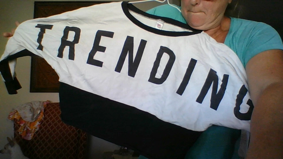 Justice Girls Talla 12 Blanco y Negro Sudadera Recortada Dice Trending On It ¡LINDA! Foto 1 de 4