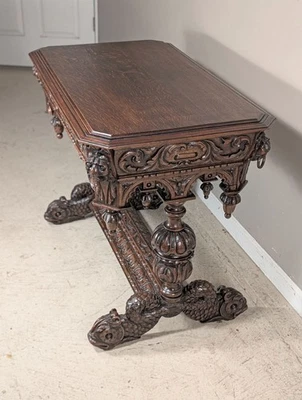 Mesa/escritorio de biblioteca de delfines renacentistas franceses pequeños en madera de roble Foto 1 de 4