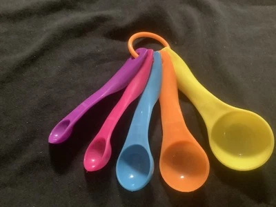 5Pcs/set Lovely Colorful Plastic Measuring Cups Measure Spoon Kitchen Tool - Image 1 of 2
