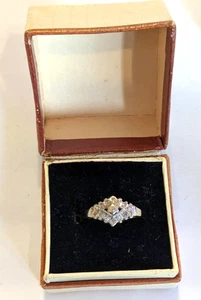 Vintage hallmarked 9ct gold and diamond cluster ring size K/L 1.6 gms - Picture 1 of 11