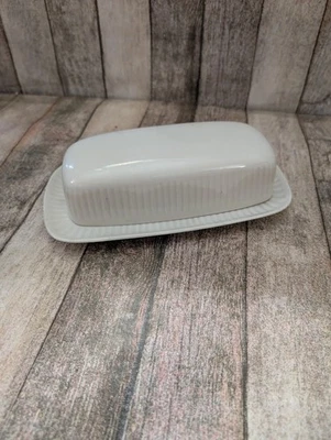 Plato de mantequilla cubierto rectángulo blanco de colección Johnson Brothers Inglaterra Ironstone  Foto 1 de 4