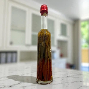 Botella de vidrio decorativa de cocina de vinagre de pimiento verde y rojo de 14 pulgadas de alto - Imagen 1 de 14