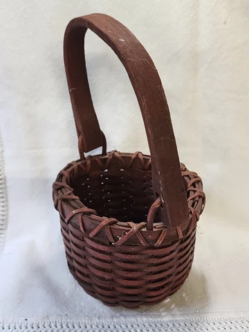 Vintage Primitive small woven Basket moving carved handle Dark Red wood bottom Cover