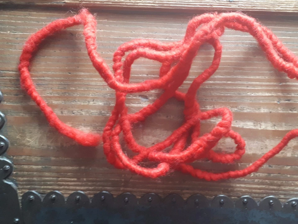 Filzwolle rot 2m (1m 0,975 Euro) Kordel Schafwolle Flausch Basteln Deko Band  - Bild 1 von 1