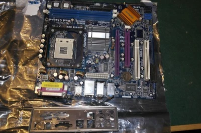 ASRock P4Dual-915GL 1.01  Socket 478 AGP PCI-E Express Motherboard IDE FDD SATA - Image 1 of 4