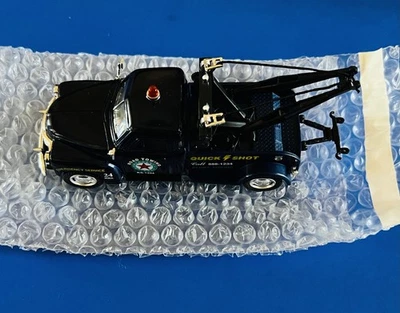 Camión grúa Chevrolet 3100 1953 azul oscuro Kinsmart escala 1/38 Foto 1 de 3