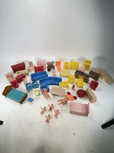 Vintage Plastic Dollhouse Furniture Lot Marx Blue-box Beds Chairs People Table - Bild 1 von 18