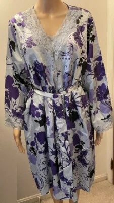 Conjunto de camisola e roupão AMOUREUSE EUC feminino sexy cetim e renda roxo florido - Imagem 1 de 4