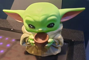 Piggy Bank / SPARSCHWEIN GROGU STAR WARS MANDALORIAN Disneyland Paris - Picture 1 of 3