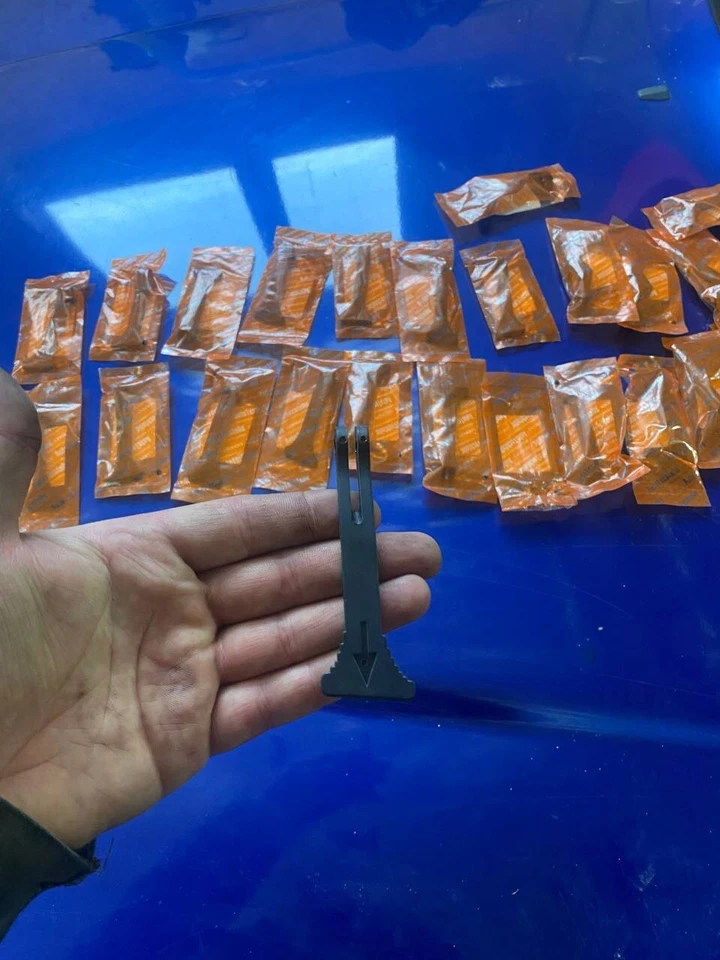 Manija capó mercedes-benz w123 1976-1985. Foto 1 de 4