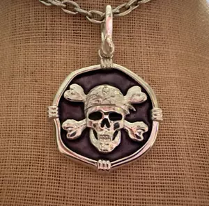 NEU GUY HARVEY Sterling Pirat lila Emaille 35 mm großer Anhänger Stahl Gliedkette - Bild 1 von 3