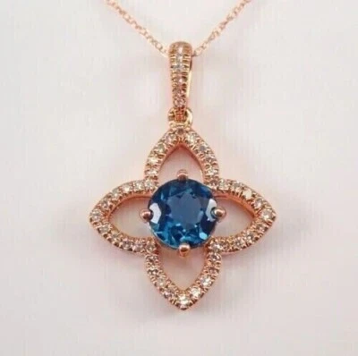 Colgante de trébol de topacio azul Londres de corte redondo de 2 quilates enchapado en oro rosa de 14 quilates Foto 1 de 4