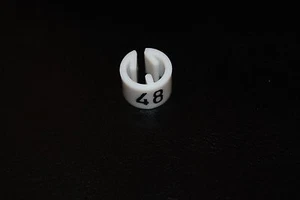500 Größenreiter Größenringe weiß schwarze Schrift Gr 48 - Gp je Stück 0,03 € - Bild 1 von 1
